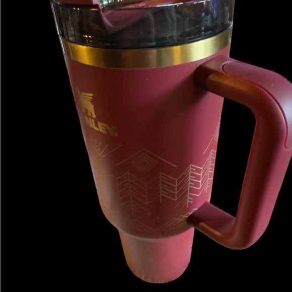 NIB Collectible Stanley 40 oz  flip straw w/ handle “Crimson” Winterscape design - Picture 3 of 10